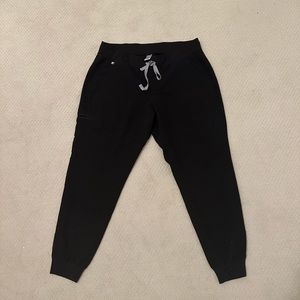 Figs Zamora Jogger Scrub Pants in XL- Black gently worn with Aya logo
